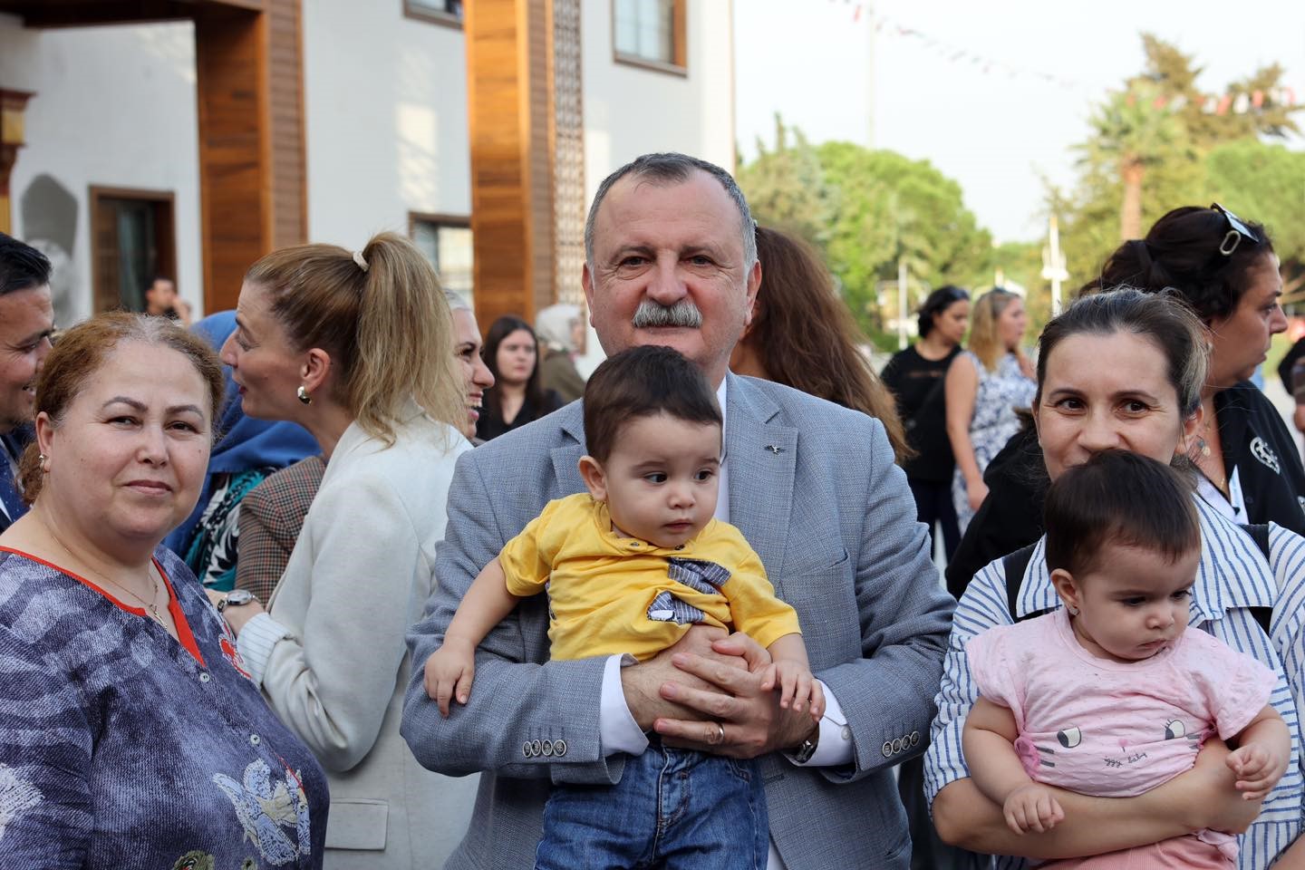 Yunusemre Belediyesinden Kız &Ccedil;ocukları G&uuml;n&uuml; etkinliği
