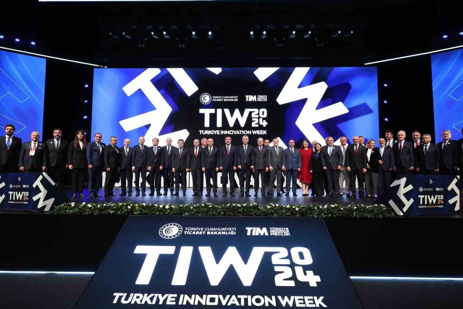 Cumhurbaşkanı Yardımcısı Cevdet Yılmaz: "Kendi ayaklarımız &uuml;zerinde &ccedil;ok g&uuml;&ccedil;l&uuml; bir şekilde durmak durumundayız"
