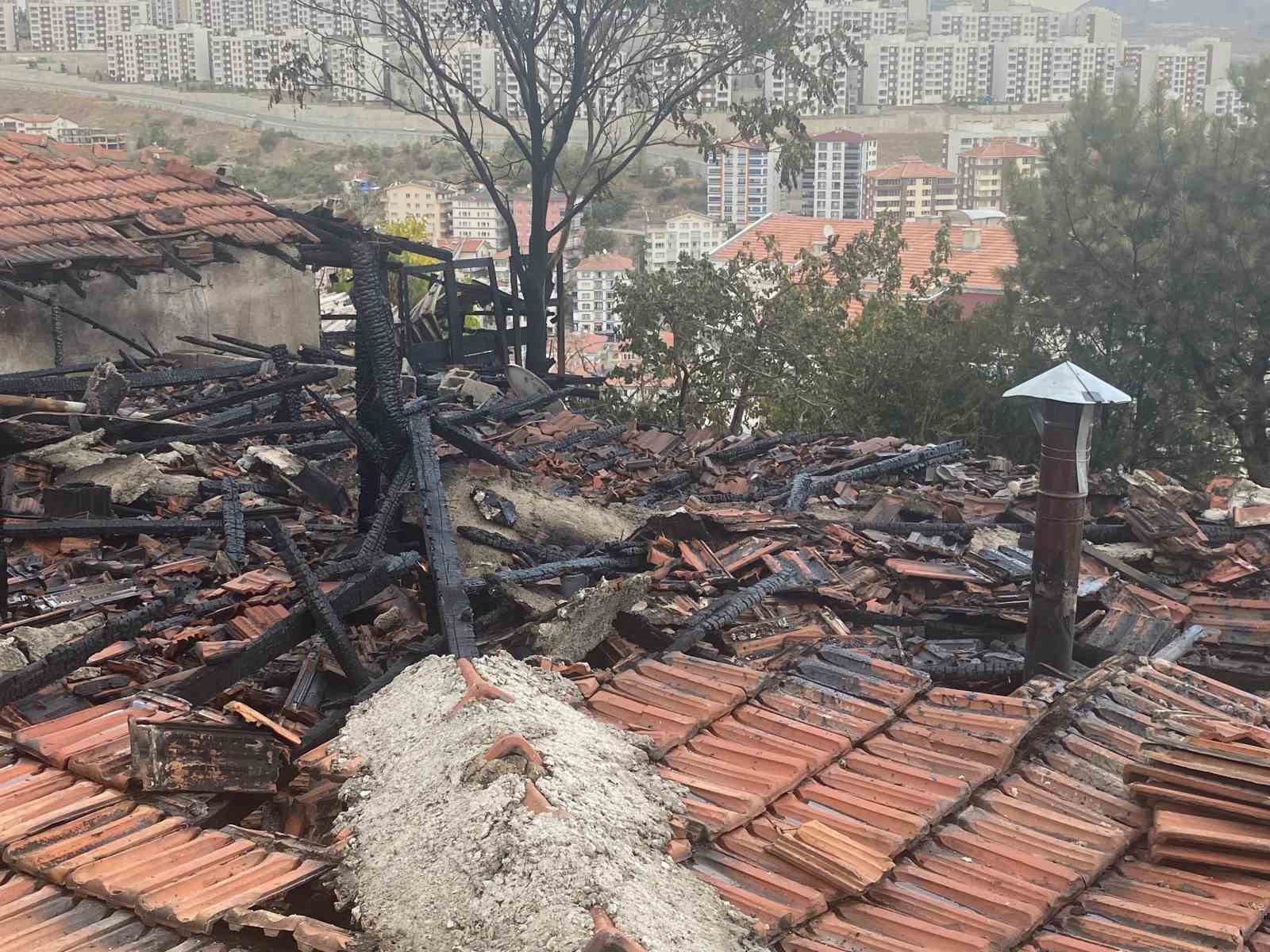 Sobada yemek yapmak isterken yangın &ccedil;ıktı
