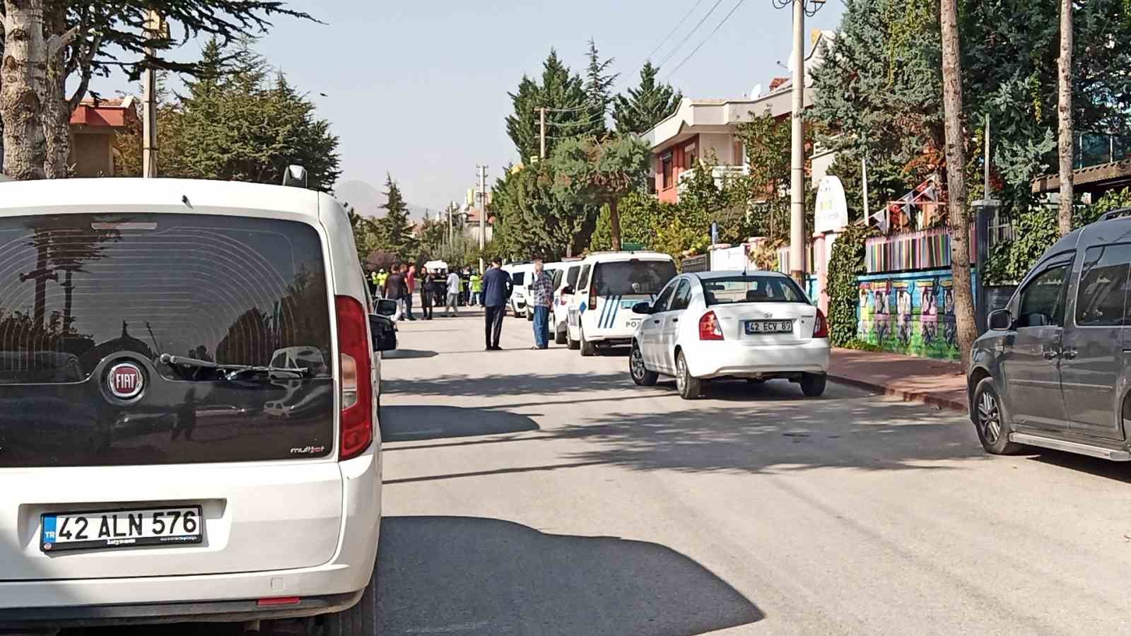 Kavga ihbarına giden polis bıçaklandı
