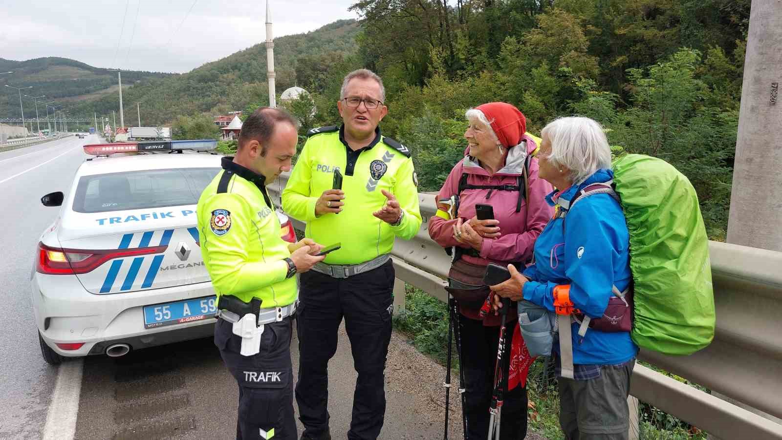 Venedik’ten yola çıkan 73 ve 79 yaşındaki kadın yazarların yürüyerek  İpekyolu yolculuğu
