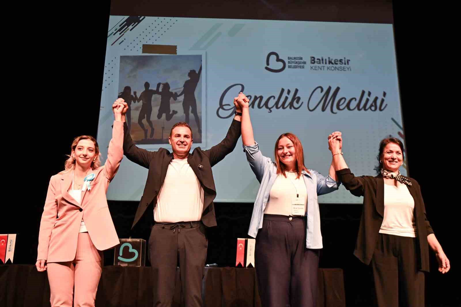 Başkan Akın: "Gençlerimizle omuz omuza çalışacağız"