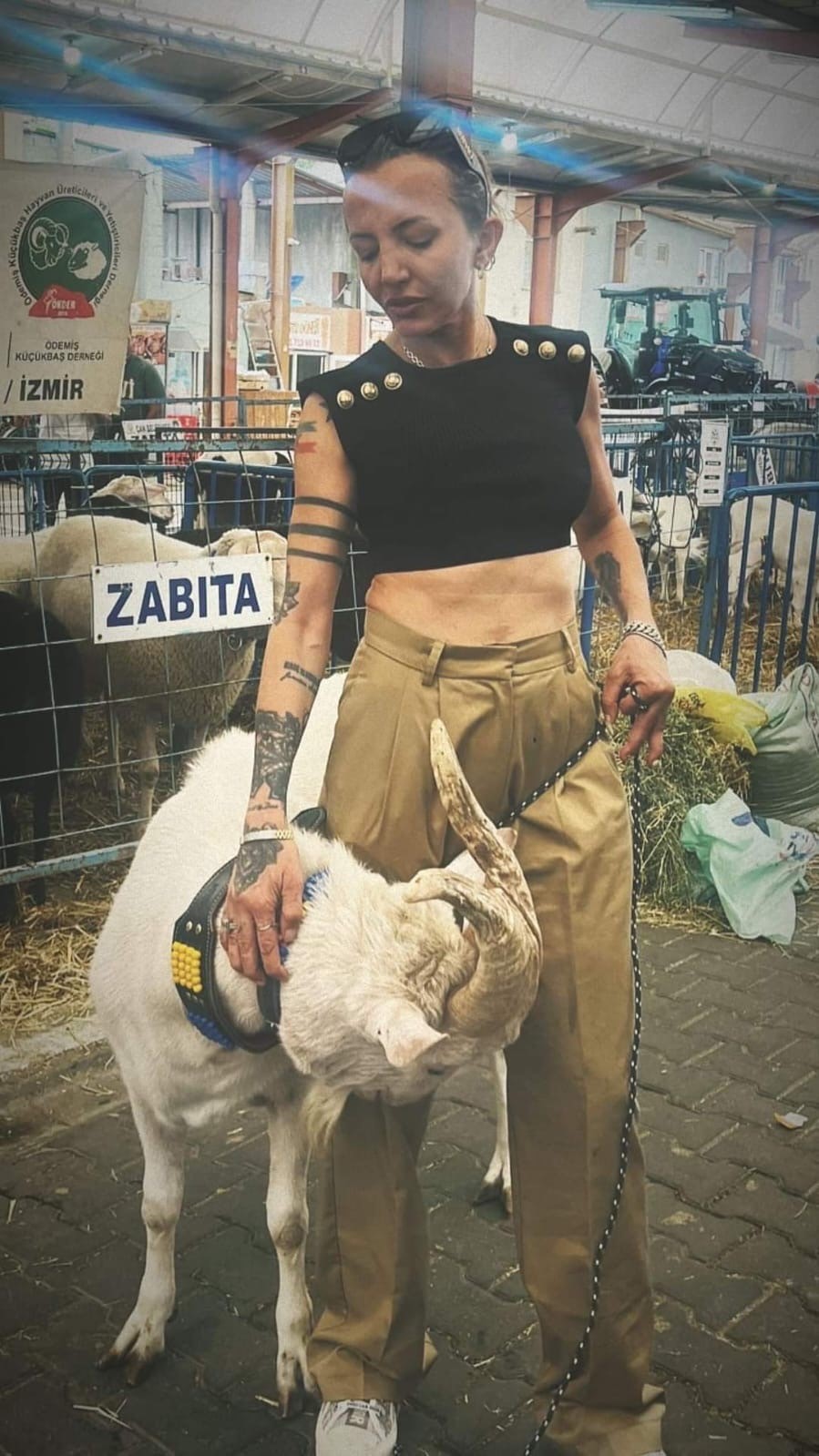 Karadağlı Moda Tasarımcısı Bayrami&ccedil;&rsquo;te &ccedil;oban oldu
