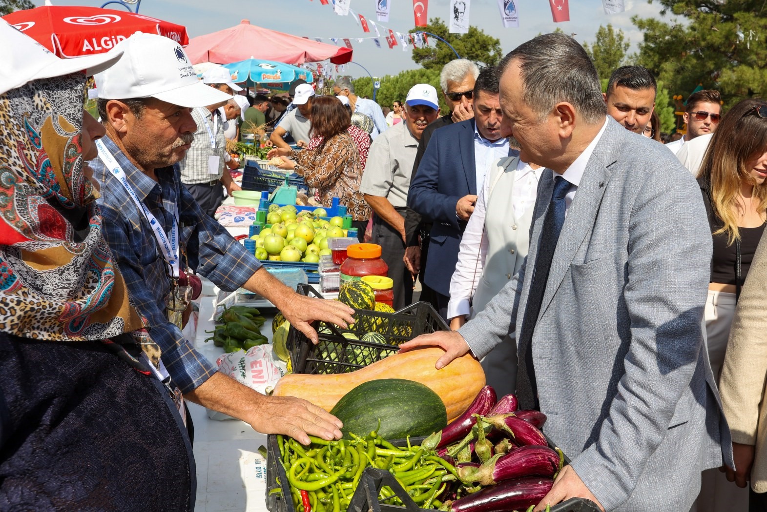 Yuntdağı Y&ouml;resel &Uuml;r&uuml;nler Pazarı a&ccedil;ıldı
