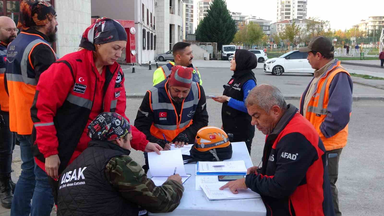 Uşak’ta gerçeğini aratmayan deprem tatbikatı