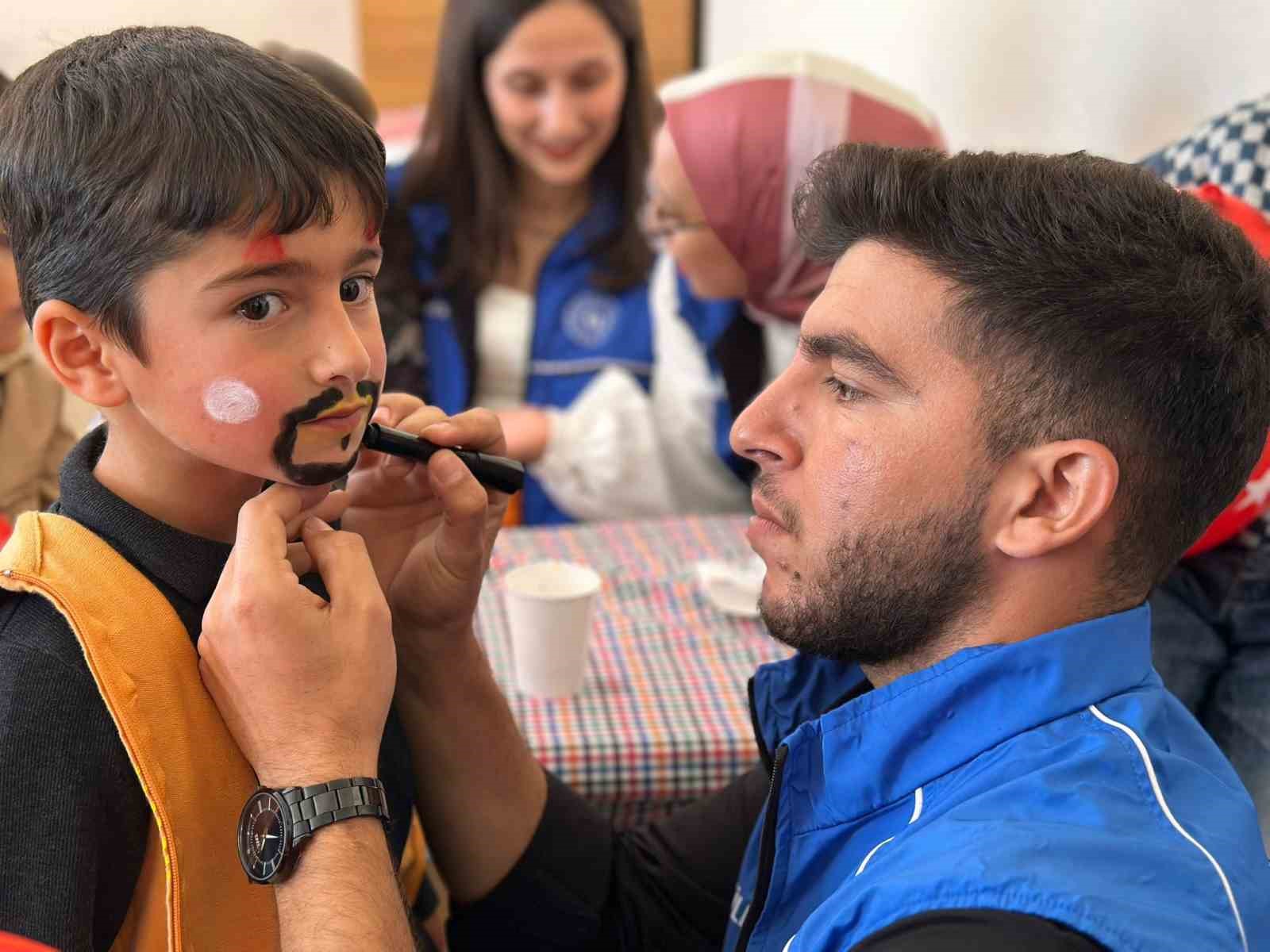 Ağrı’da Gençlik Merkezi üyeleri köy köy gezip çocuklar için etkinlikler düzenliyor