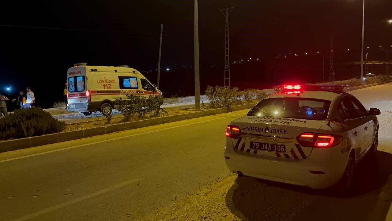 Kilis’te motosiklet devrildi: 2 yaralı