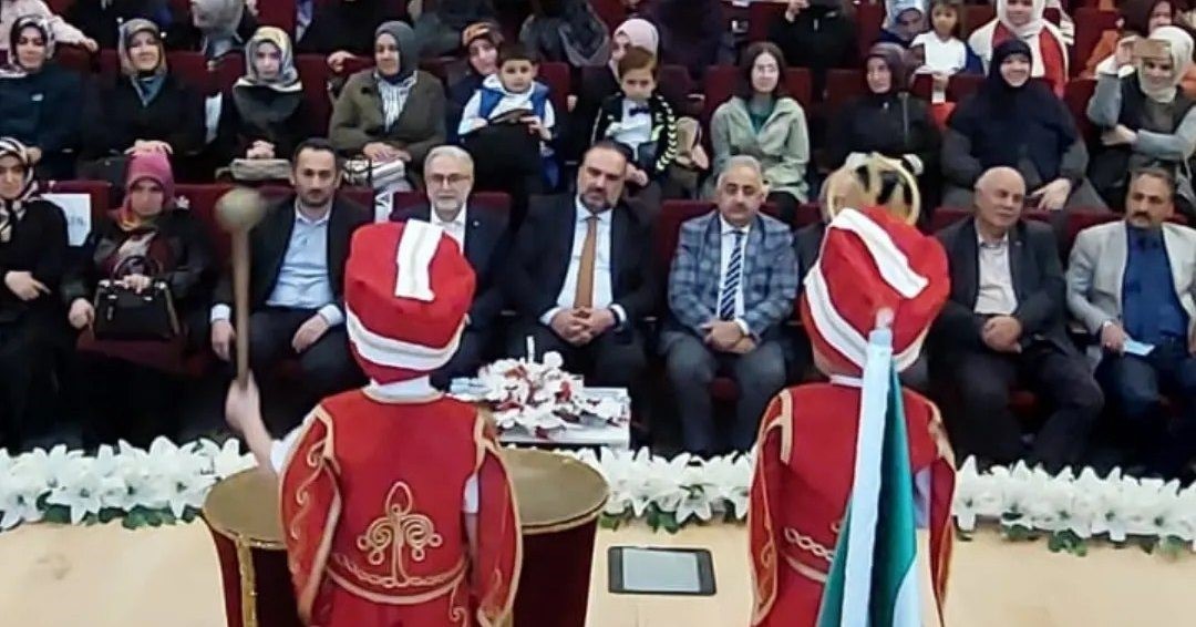 Miniklere "Değerlerimle B&uuml;y&uuml;yorum" etkinliği
