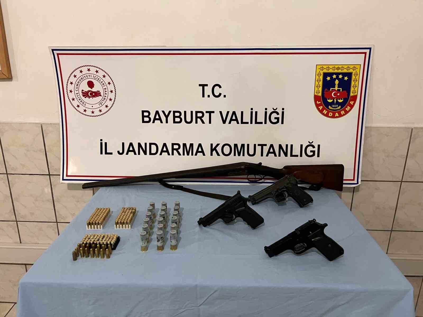 Bayburt’ta silah ve mühimmat kaçakçılığı operasyonu