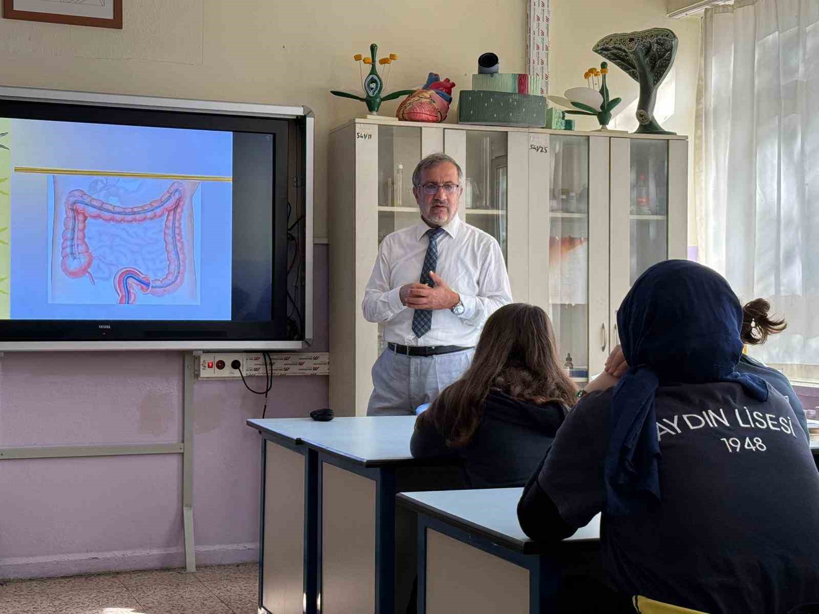 Aydın Lisesi, akademisyenleri ağırlamaya devam ediyor