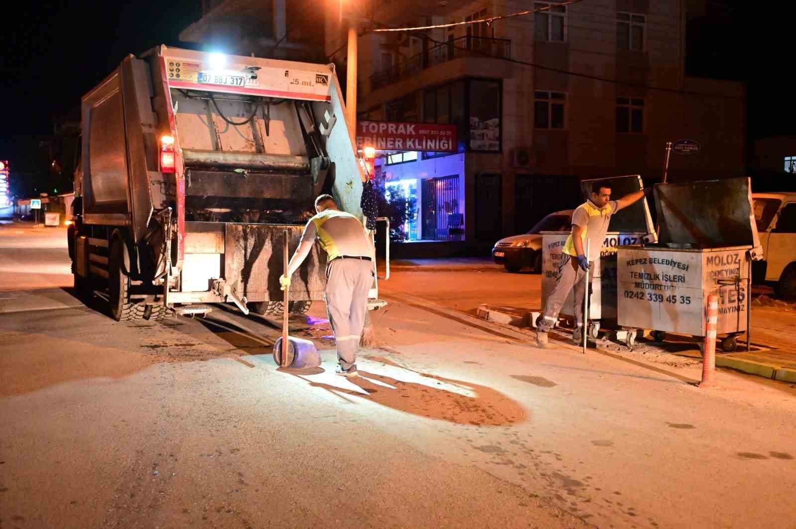 Kepez’de gece ekipleri iş başında
