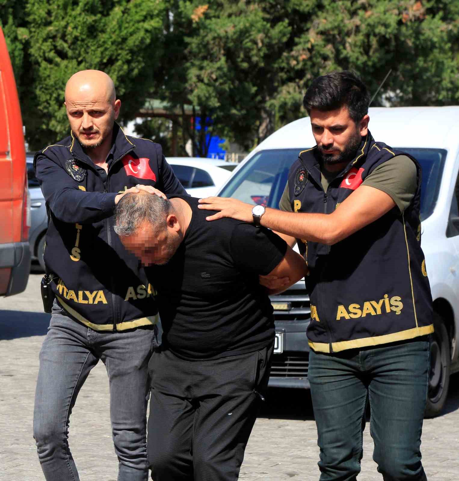 Antalya’da 22 yaşındaki Ahmet, kör kurşuna kurban gitmiş