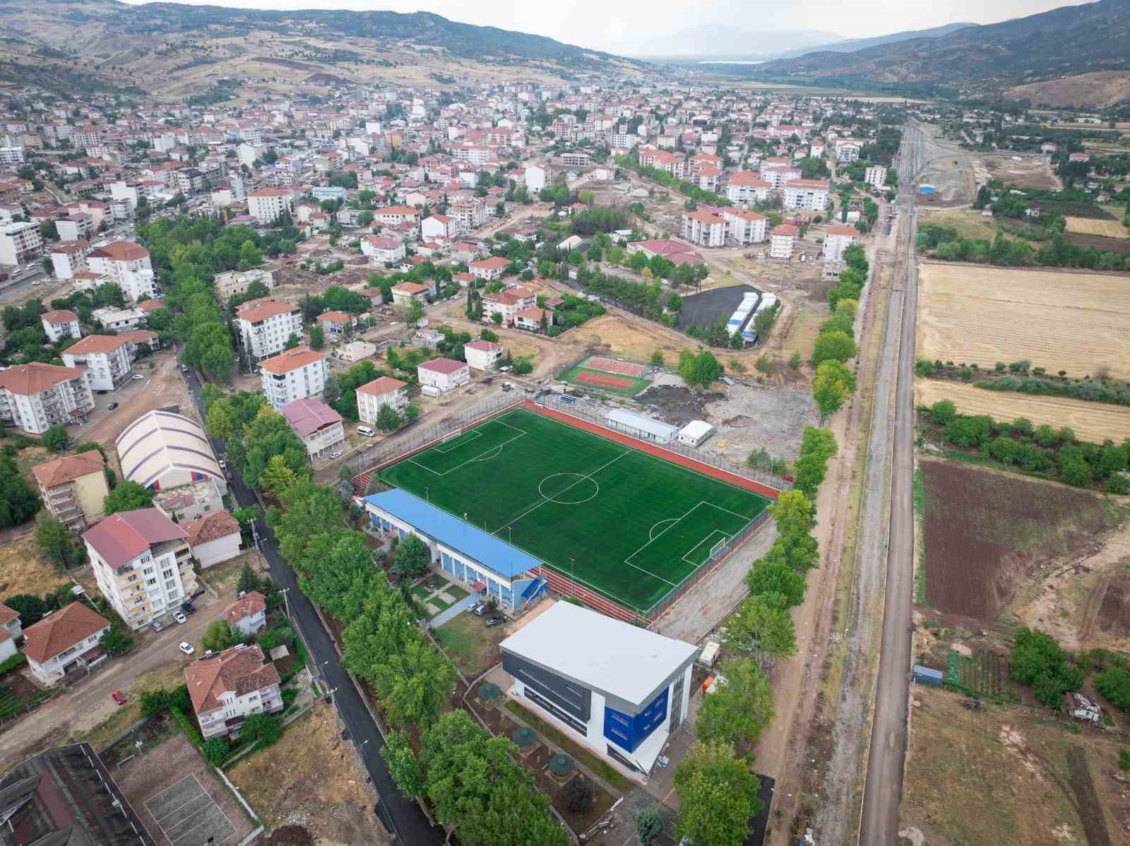 Gölbaşı ilçe stadyumu santra vuruşuyla açıldı