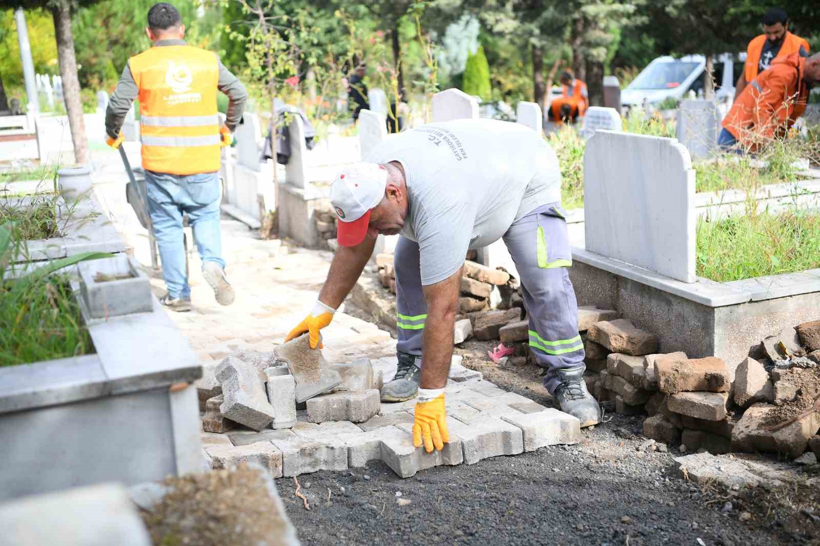 Akse Mezarlığı’nda bakım çalışması sürüyor