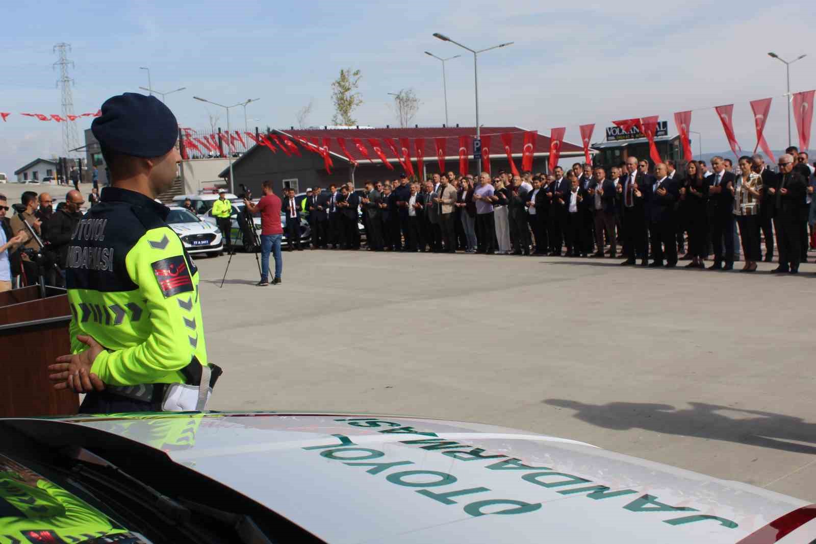 Yalova’da emniyet ve jandarmaya 32 yeni araç teslim edildi
