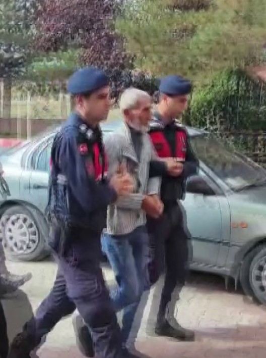 K&ouml;y muhtarını &ouml;ld&uuml;ren zanlı tutuklandı

