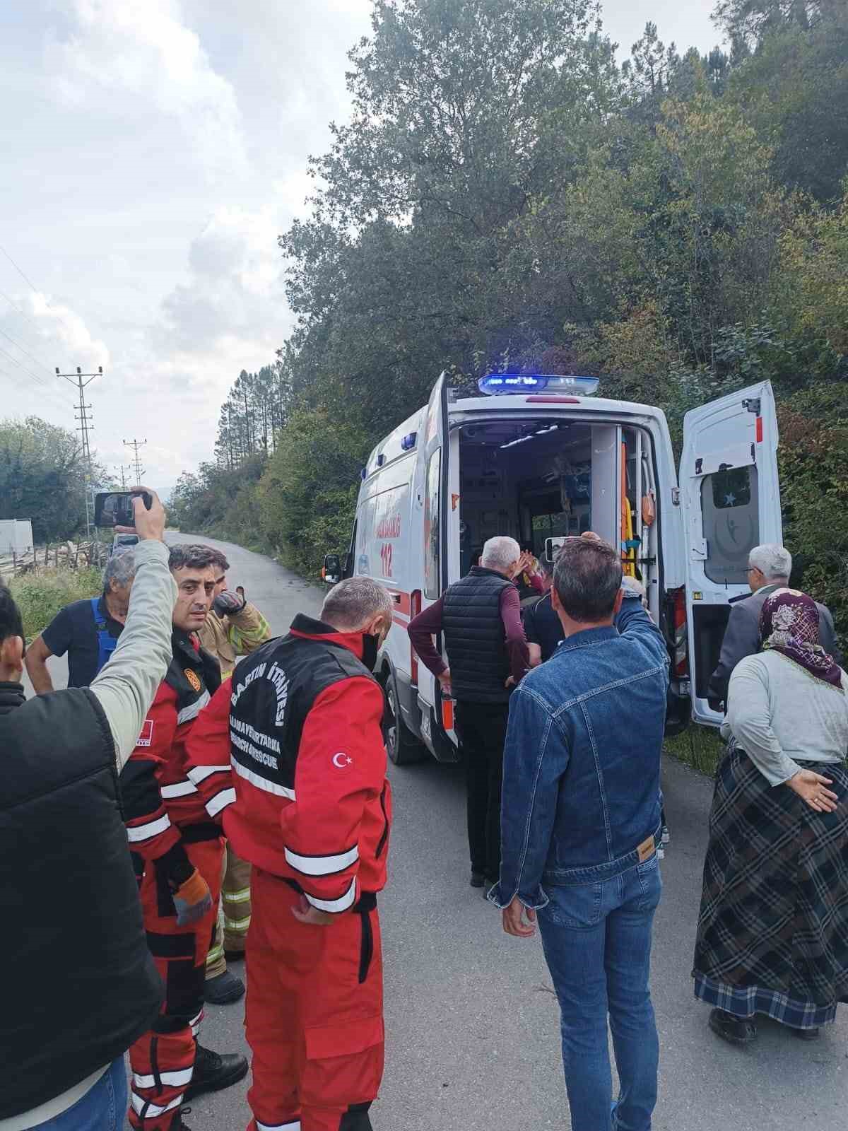 Mantar toplarken ayağı kırılan kadını ekipler kurtardı
