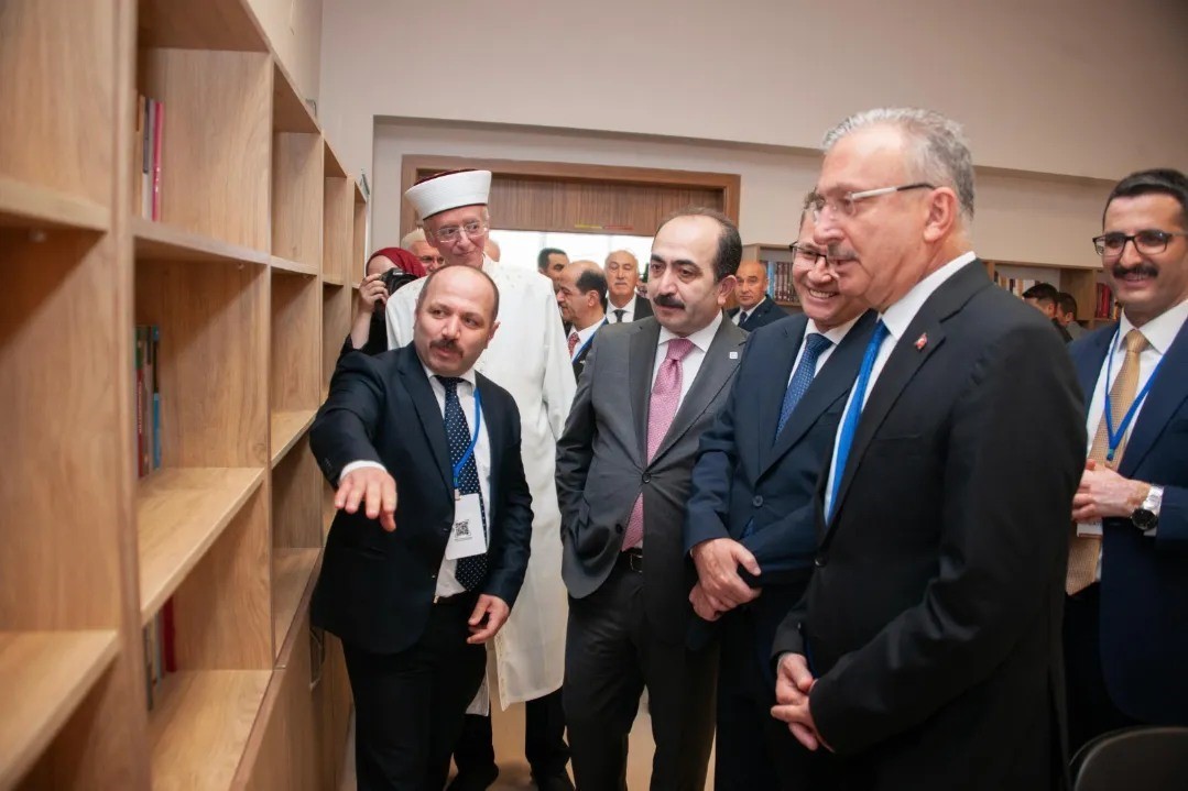 EBY&Uuml;&rsquo;de T&uuml;rk D&uuml;nyası K&uuml;t&uuml;phanesi kuruldu
