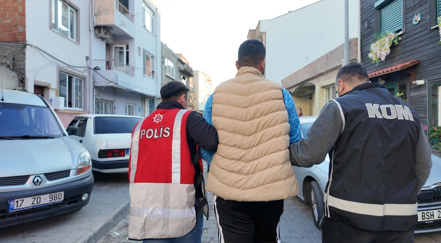 Çanakkale’de uyuşturucu satıcılarına şafak operasyonu
