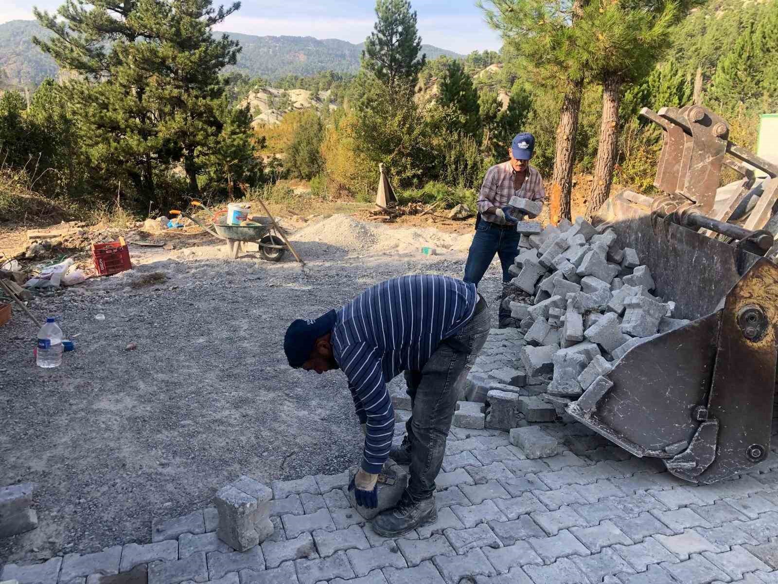 Çameli Belediyesi mahalleleri güzelleştiriyor
