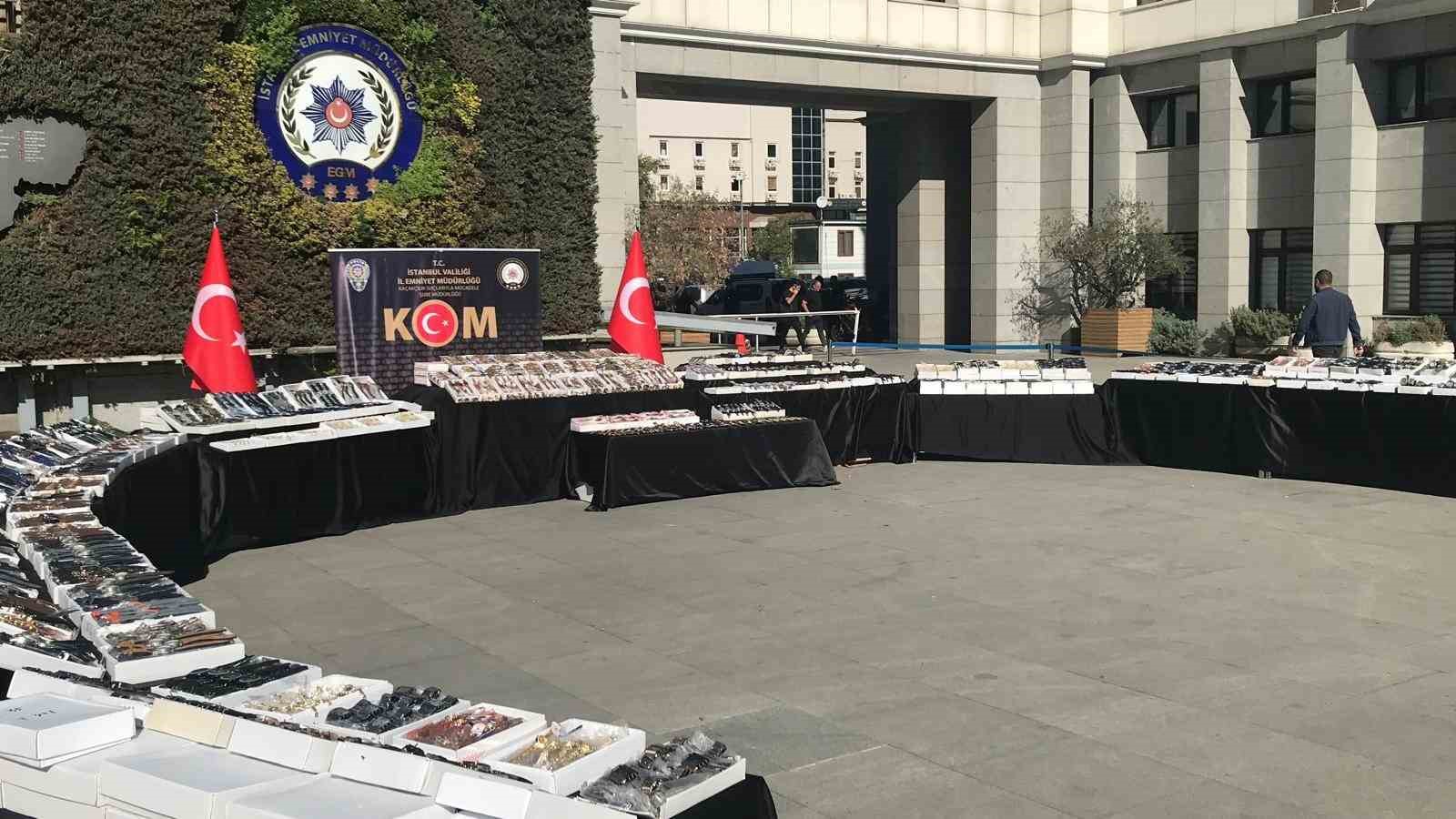 İstanbul’da 100 milyon lira değerinde 73 bin adet kaçak saat ele geçirildi