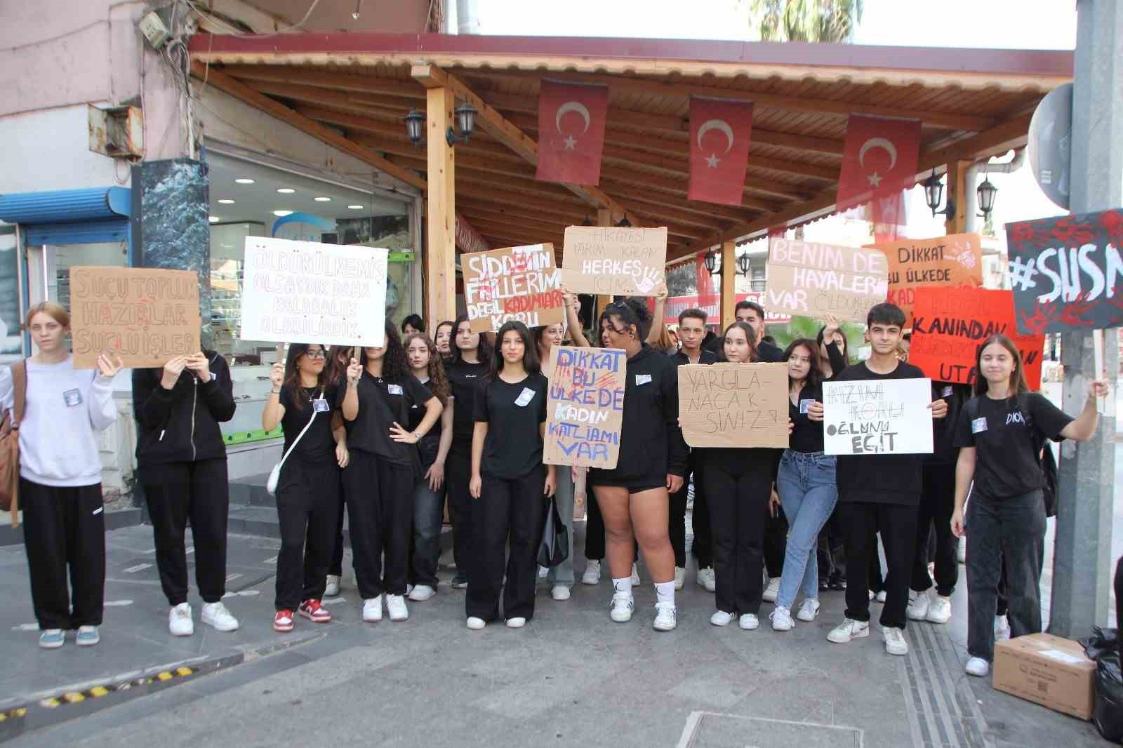 Serik’te öğrencilerden farkındalık yürüyüşü