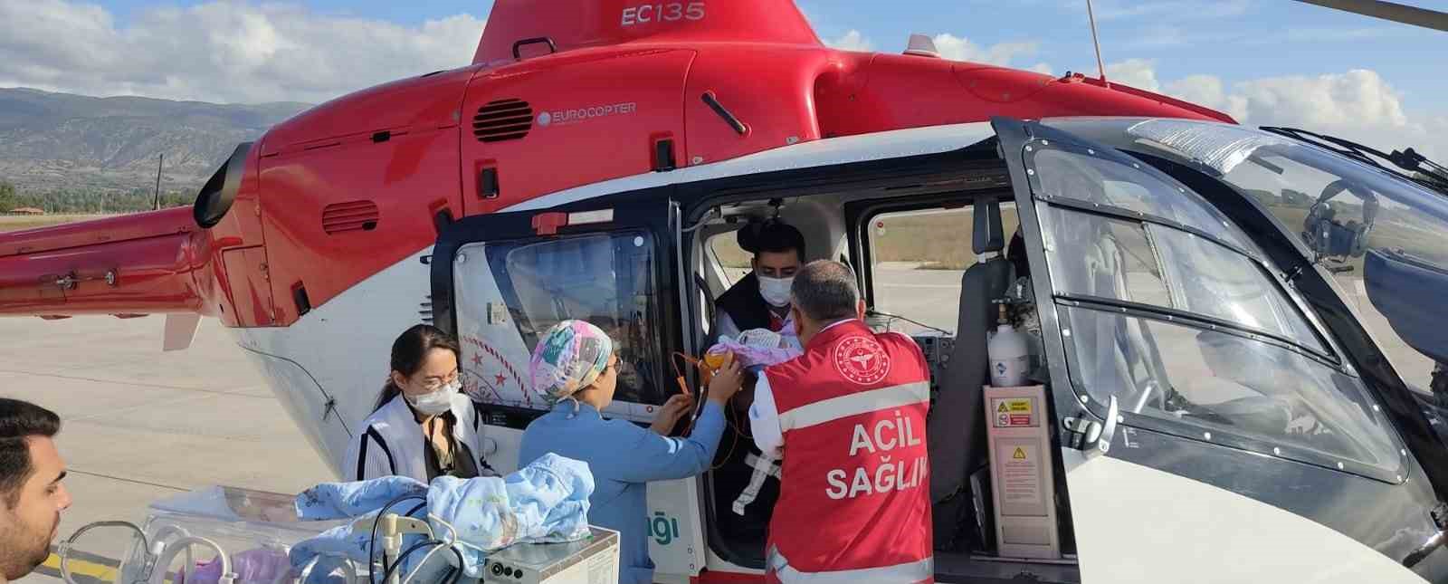 Helikopter ambulans 22 günlük bebek için havalandı
