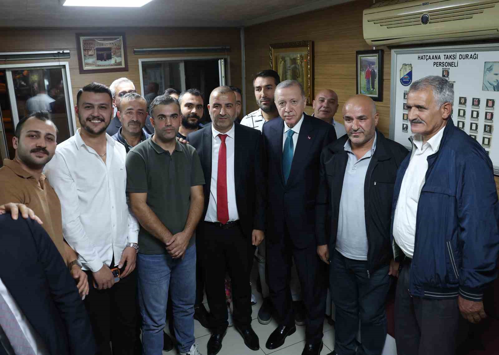 Cumhurbaşkanı Erdoğan, Ankara&rsquo;da Taksi Durağı&rsquo;nı ziyaret etti 