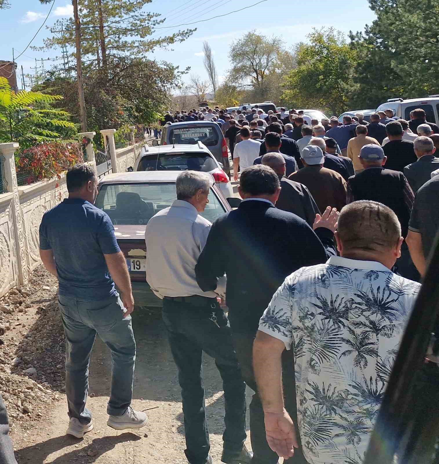 Cinayete kurban giden k&ouml;y muhtarı toprağa verildi
