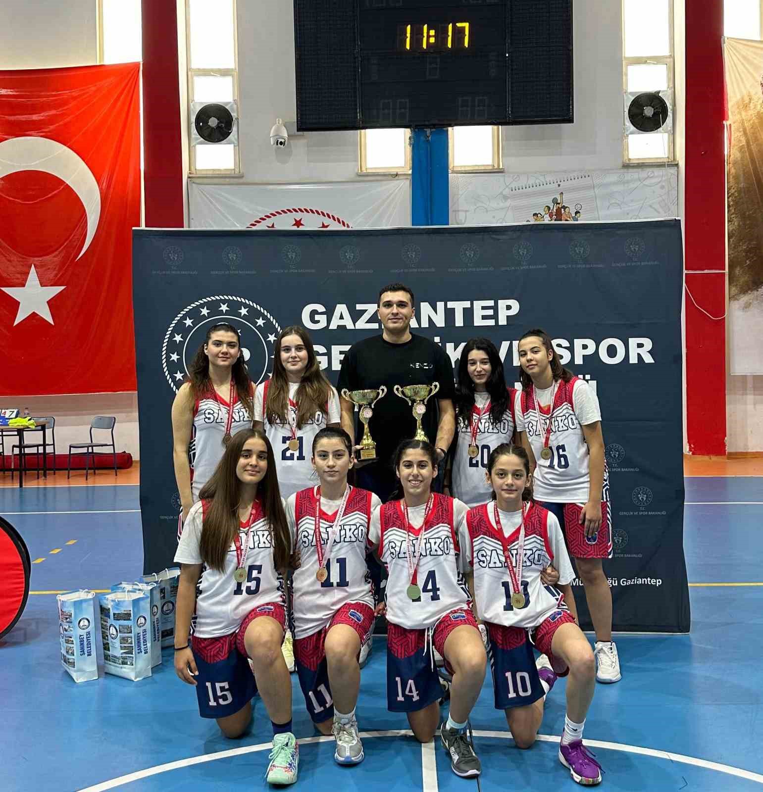 SANKO Okulları basketbolda il şampiyonu oldu
