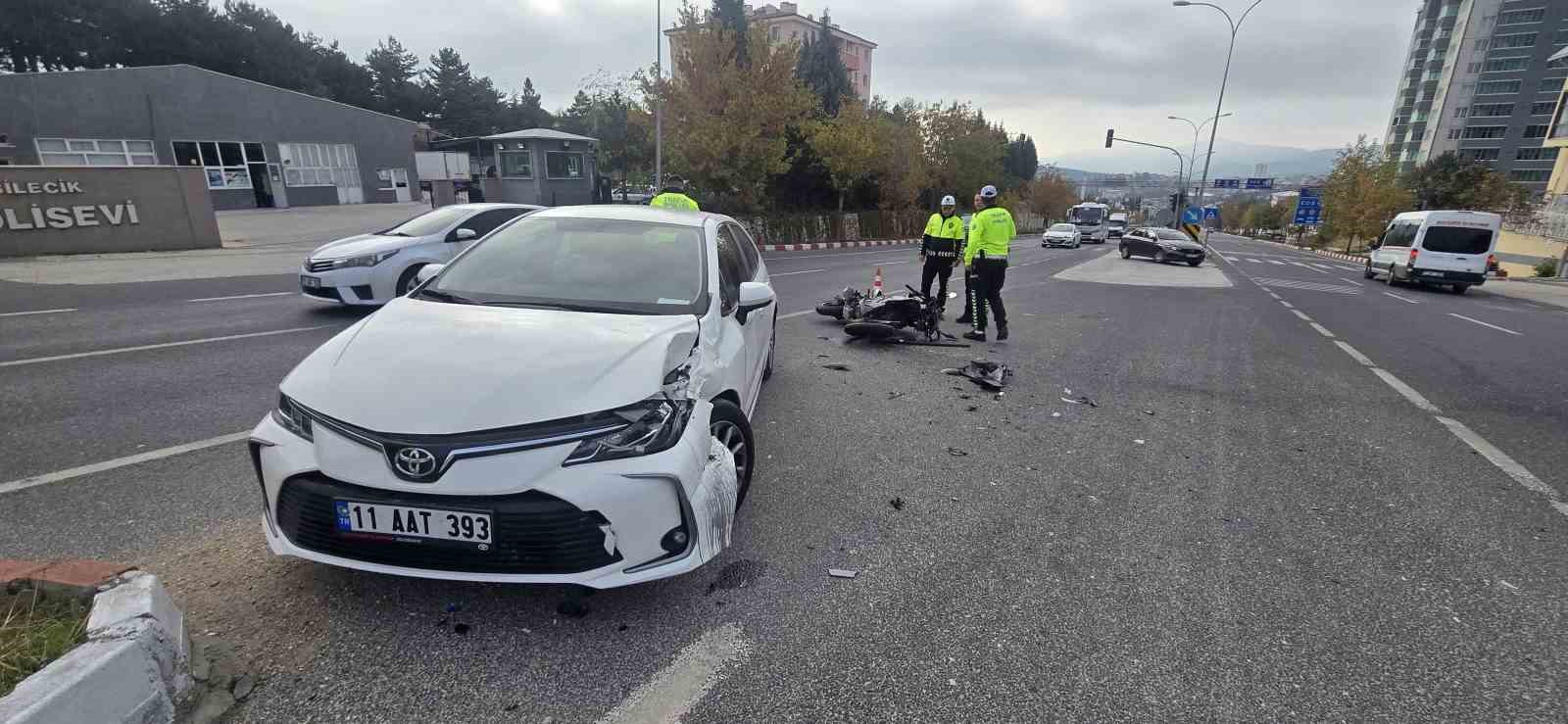 Polisevi Kavşağı’nda meydana gelen trafik kazasında 1 kişi yaralandı