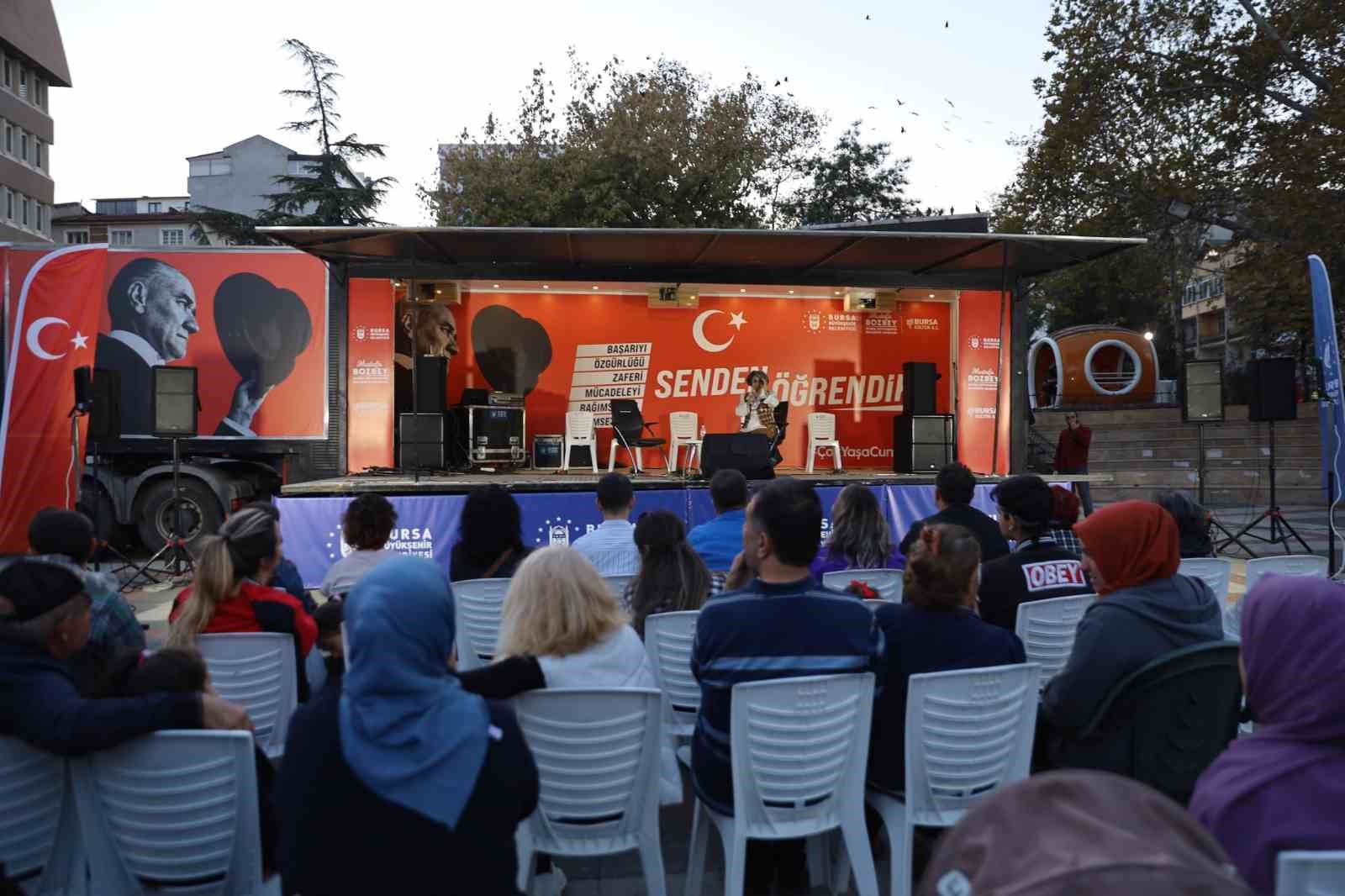 Cumhuriyet Tırı 29 Ekim coşkusunu Bursa’ya yayıyor