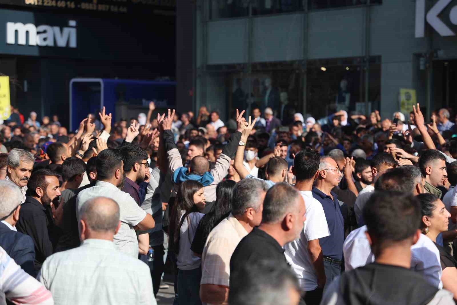 Diyarbakır’da terör propagandası yapan 15 kişi gözaltına alındı