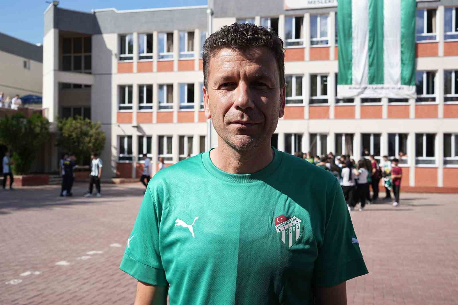 Bursaspor oyuncuları öğrenciler ile buluştu
