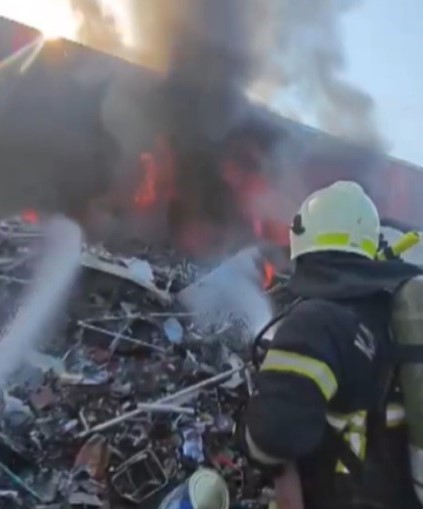Kahramanmaraş’ta hurdalık yangını