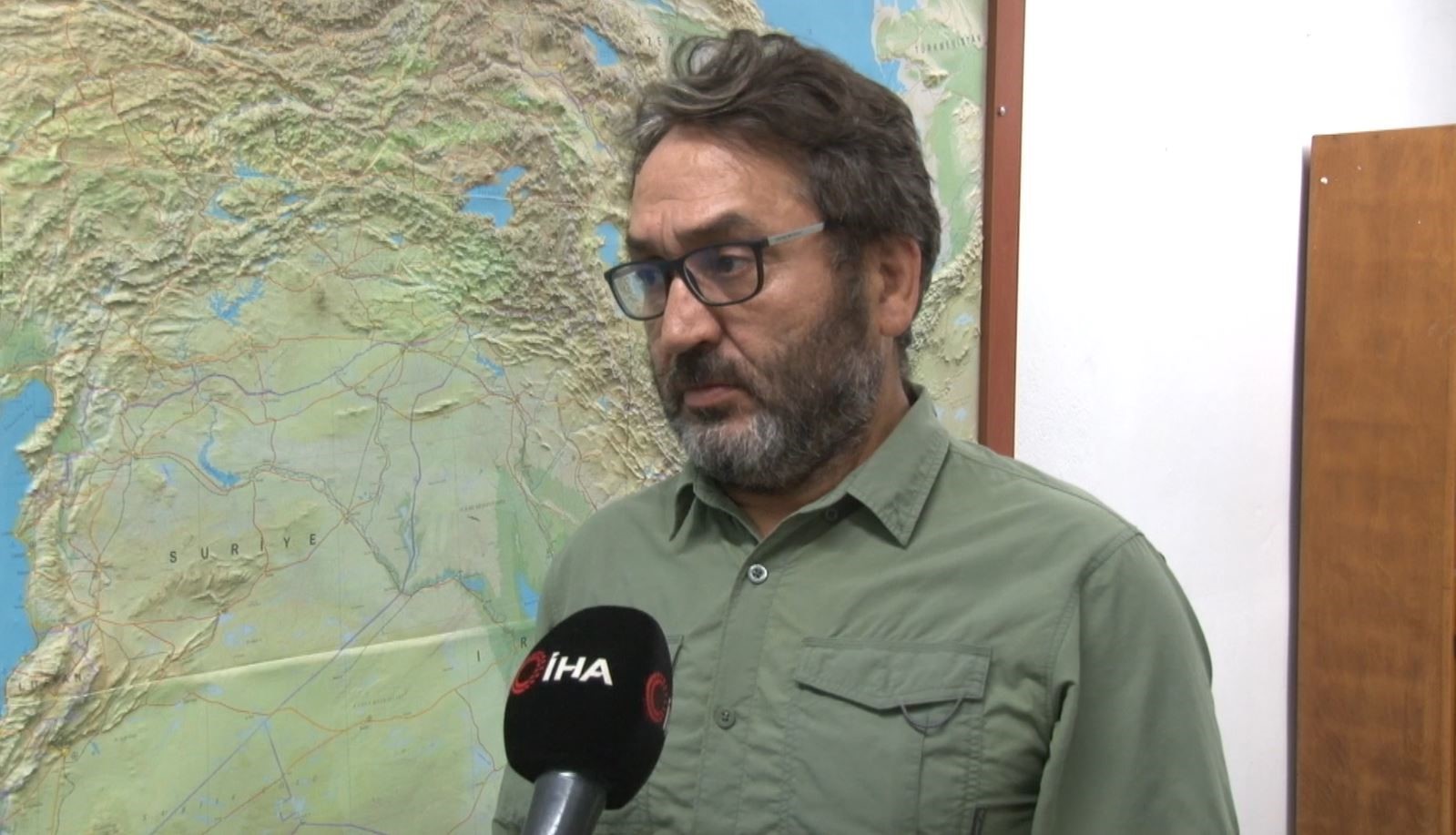 Jeoloji M&uuml;hendisi Prof. Dr. &Ccedil;akır: &ldquo;Deprem b&uuml;y&uuml;k yerleşim yerlerine yakın olsaydı hasarlı binaları yıkabilirdi&rdquo;
