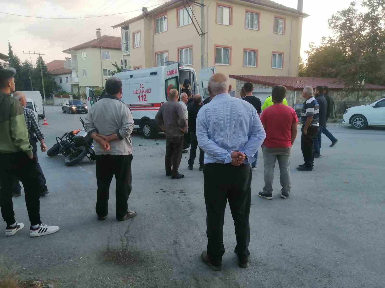 15 yaşındaki &ccedil;ocuğun kullandığı otomobil motosiklet ile &ccedil;arpıştı: 1 yaralı
