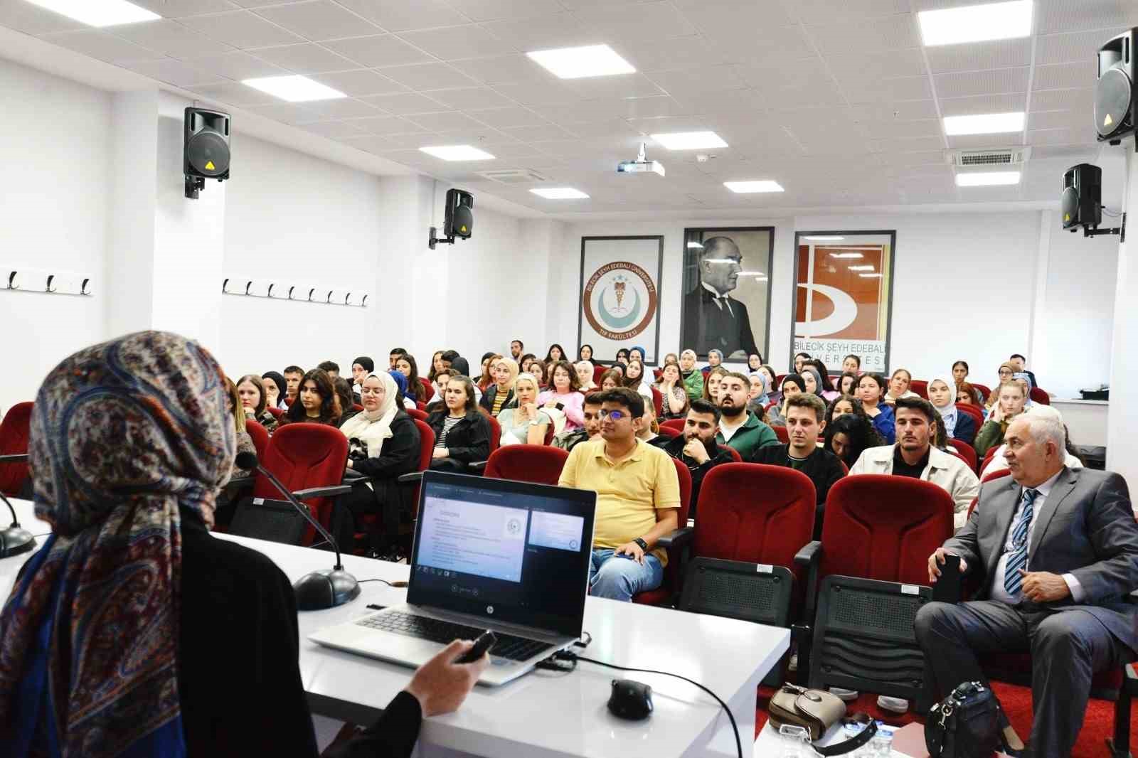 Bilecik’te ‘Hastanelerde Eczacılık Hizmetleri’ semineri düzenlendi