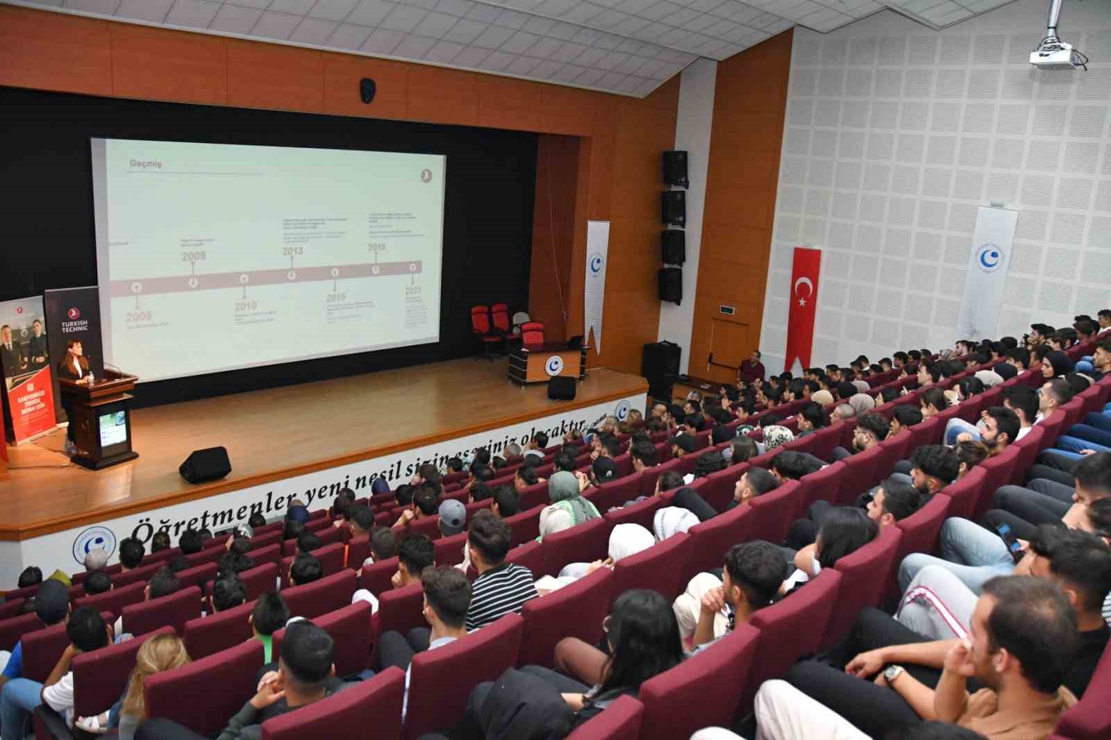 Üniversitede ’Uçuş ve Ötesi’ başlıklı söyleşi programı düzenlendi