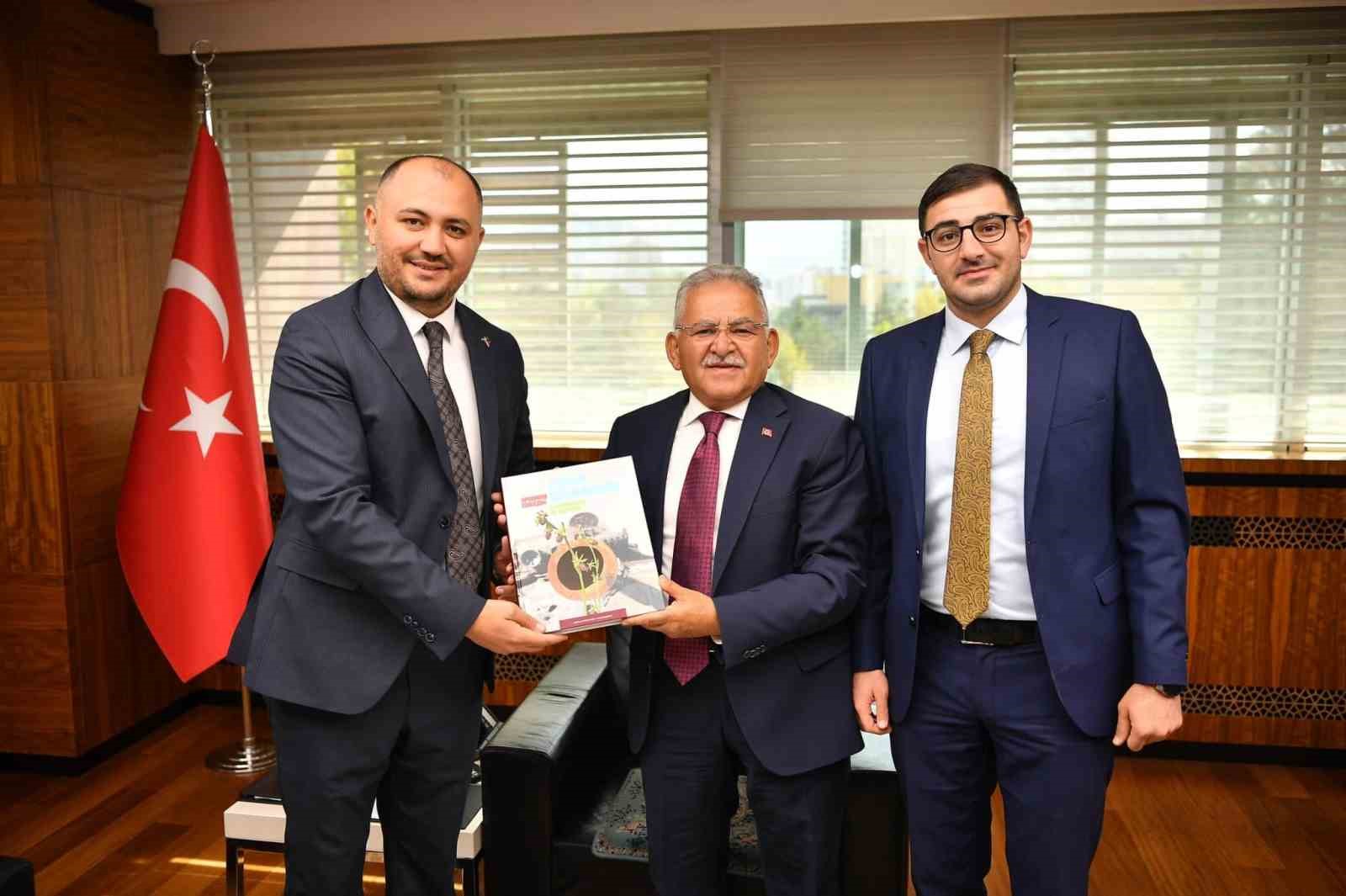 Büyükkılıç, Şuşa Azerbaycan Evi’nin başkan ve yönetimini aırladı
