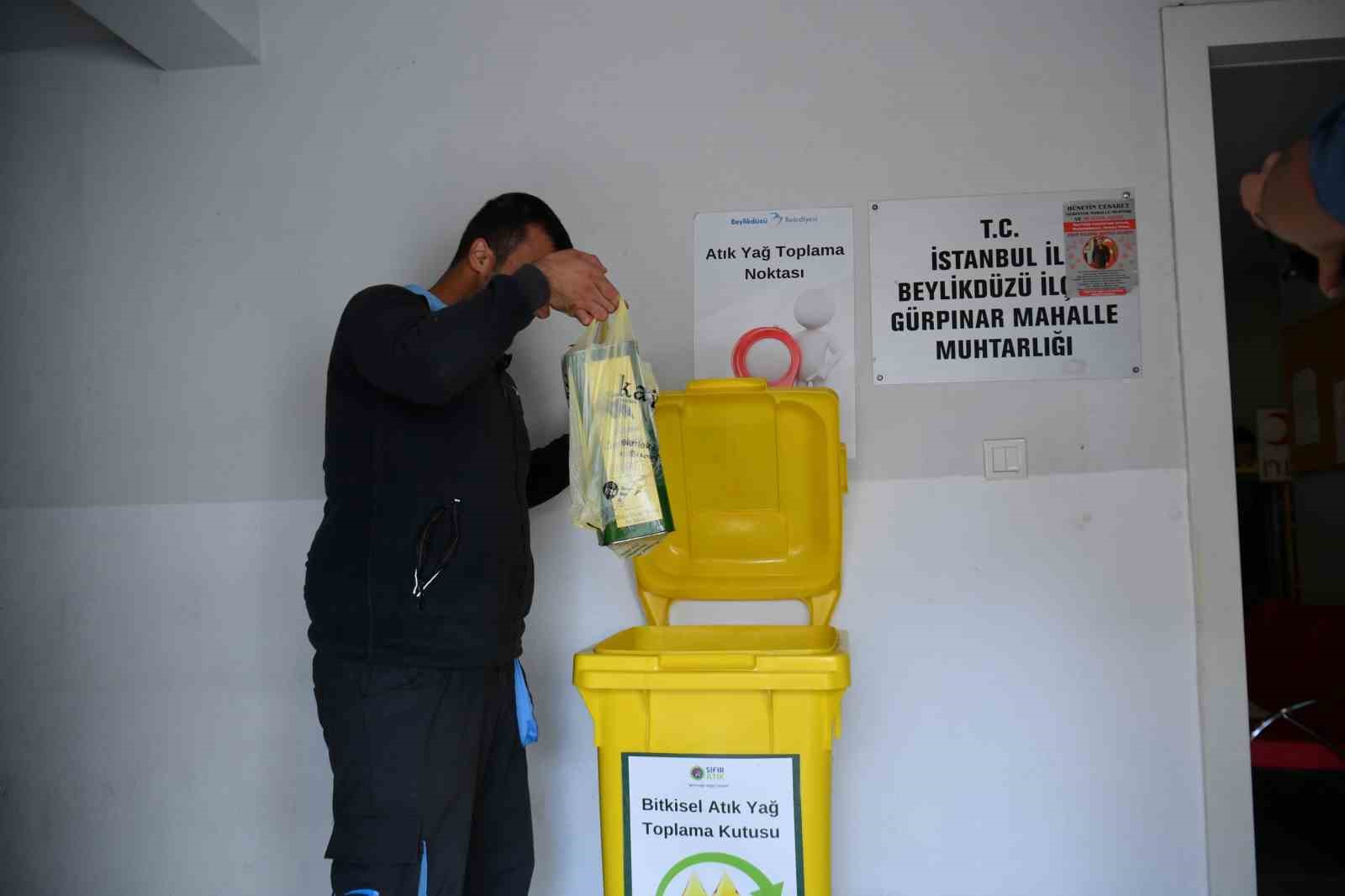 Beylikdüzü Belediyesi’nden çevre dostu hareket: Mahallelere atık yağ kutusu yerleştirildi
