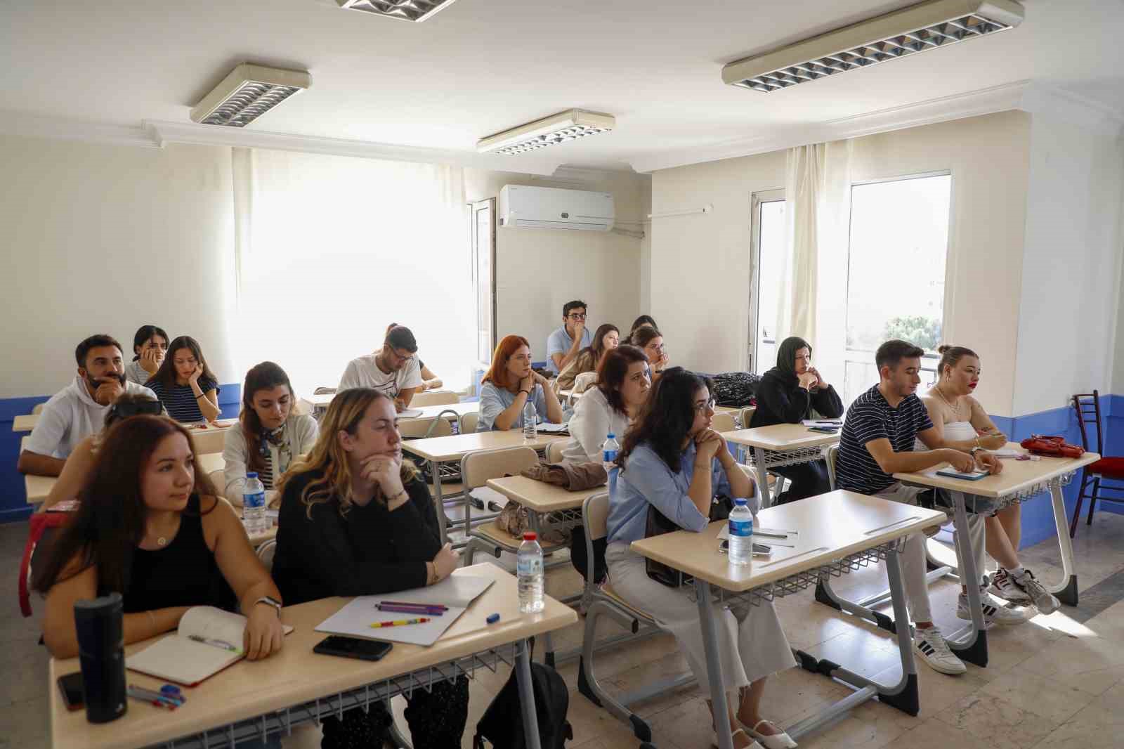 Başkan Çerçioğlu memur adaylarının yanında
