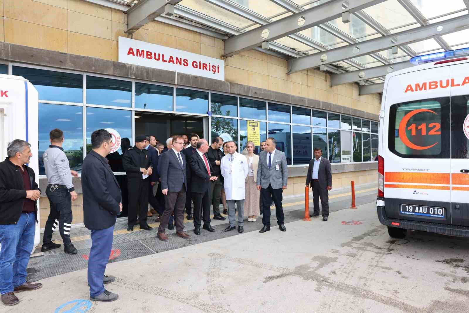 Vali Çalgan’dan, yaralı tarım işçilerine hastanede ziyaret
