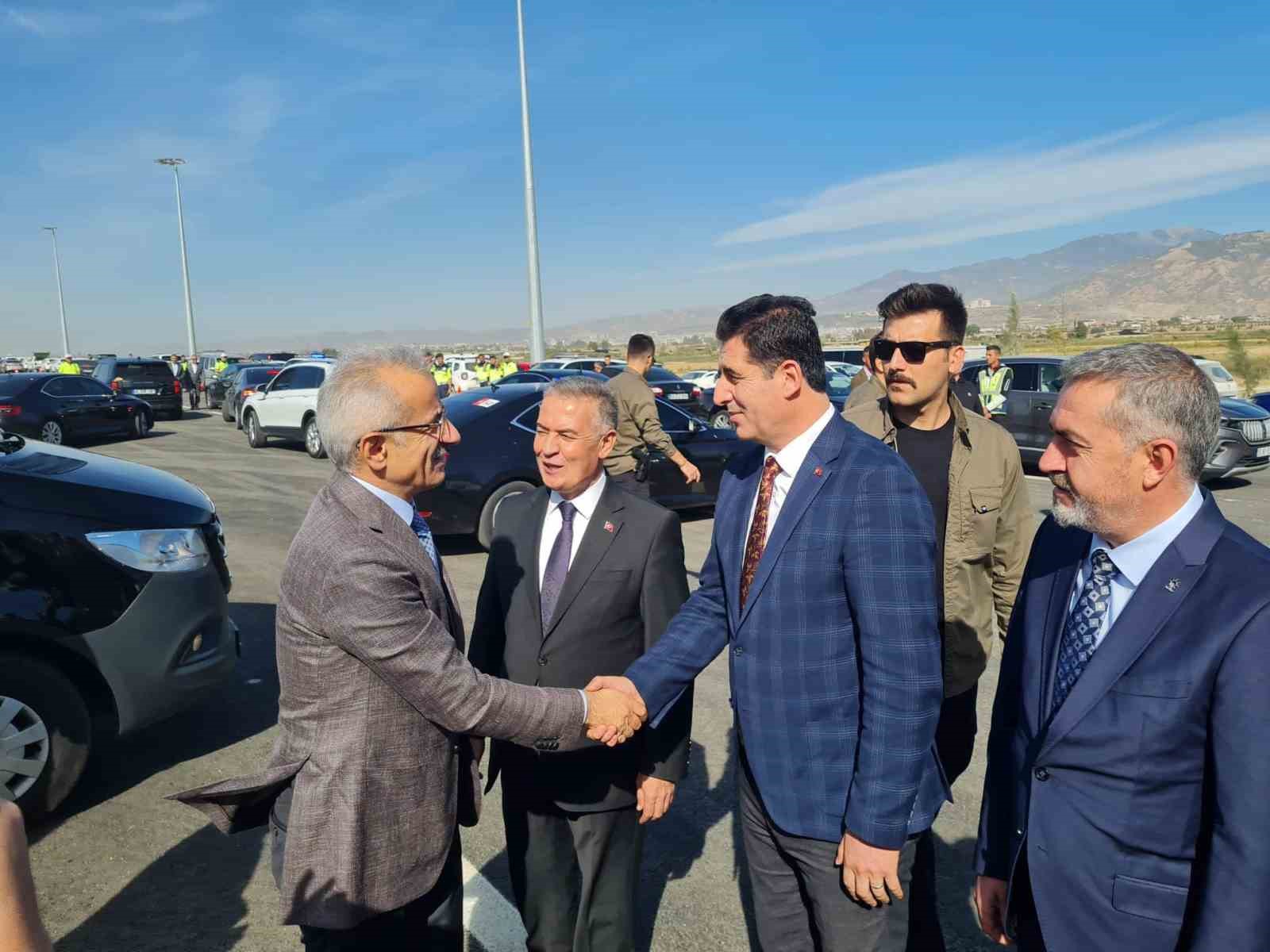 AK Parti Denizli İl Başkanı Y&uuml;cel G&uuml;ng&ouml;r Denizli-Aydın otoyolunun a&ccedil;ılışına katıldı
