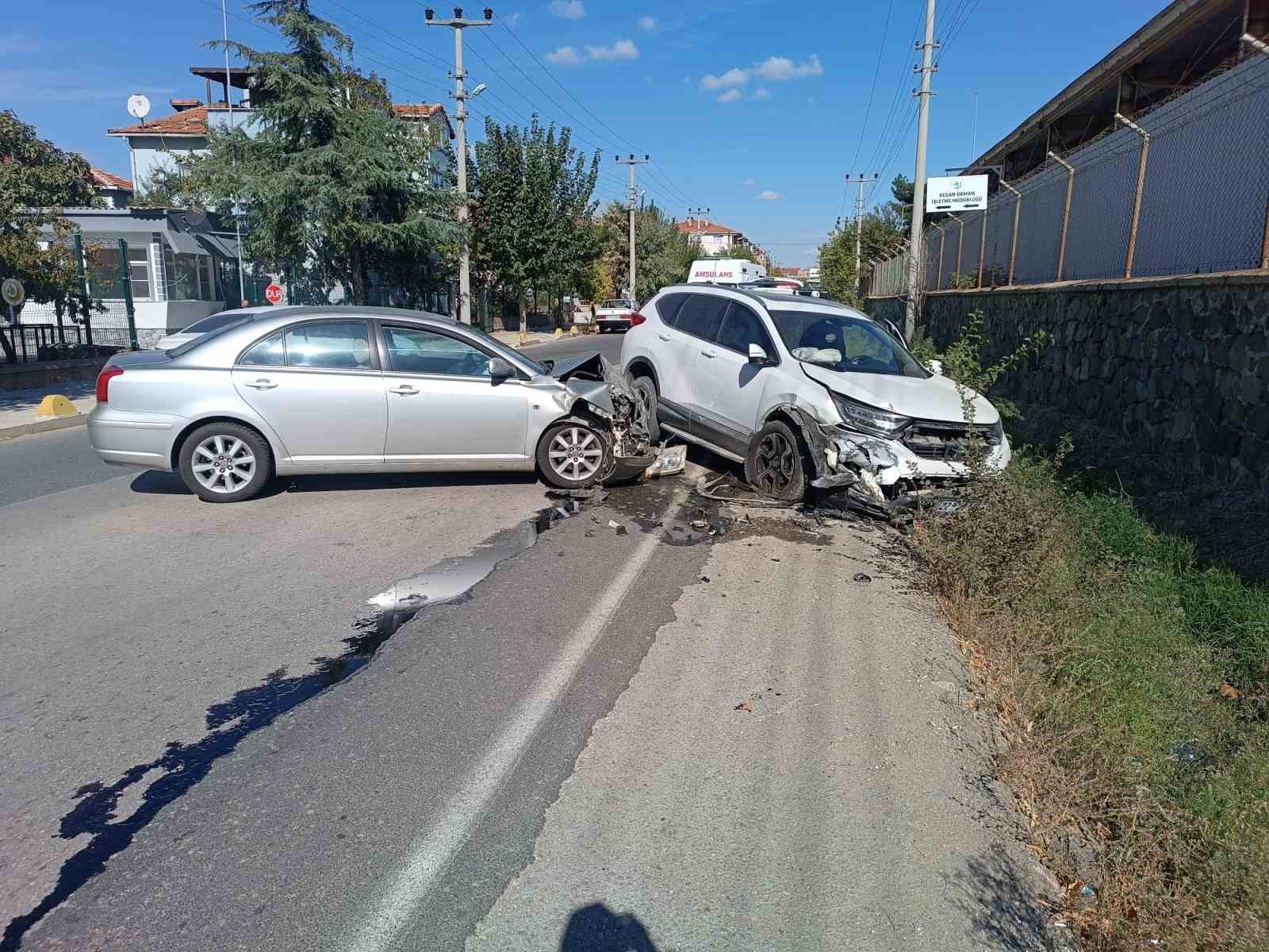 Keşan’da iki otomobilin çarpıştığı kazada 1 kişi yaralandı