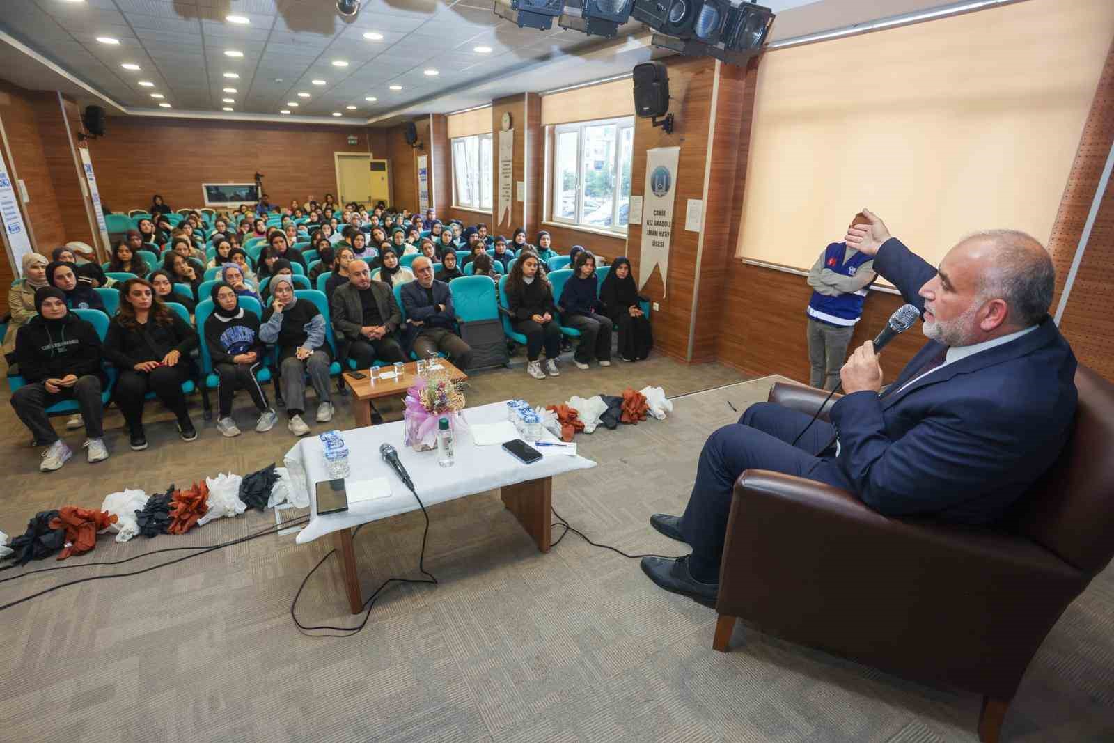 Başkan Sandıkçı: “Eğitim projelerine öğrencilerin istekleri doğrultusunda yön veriyoruz”
