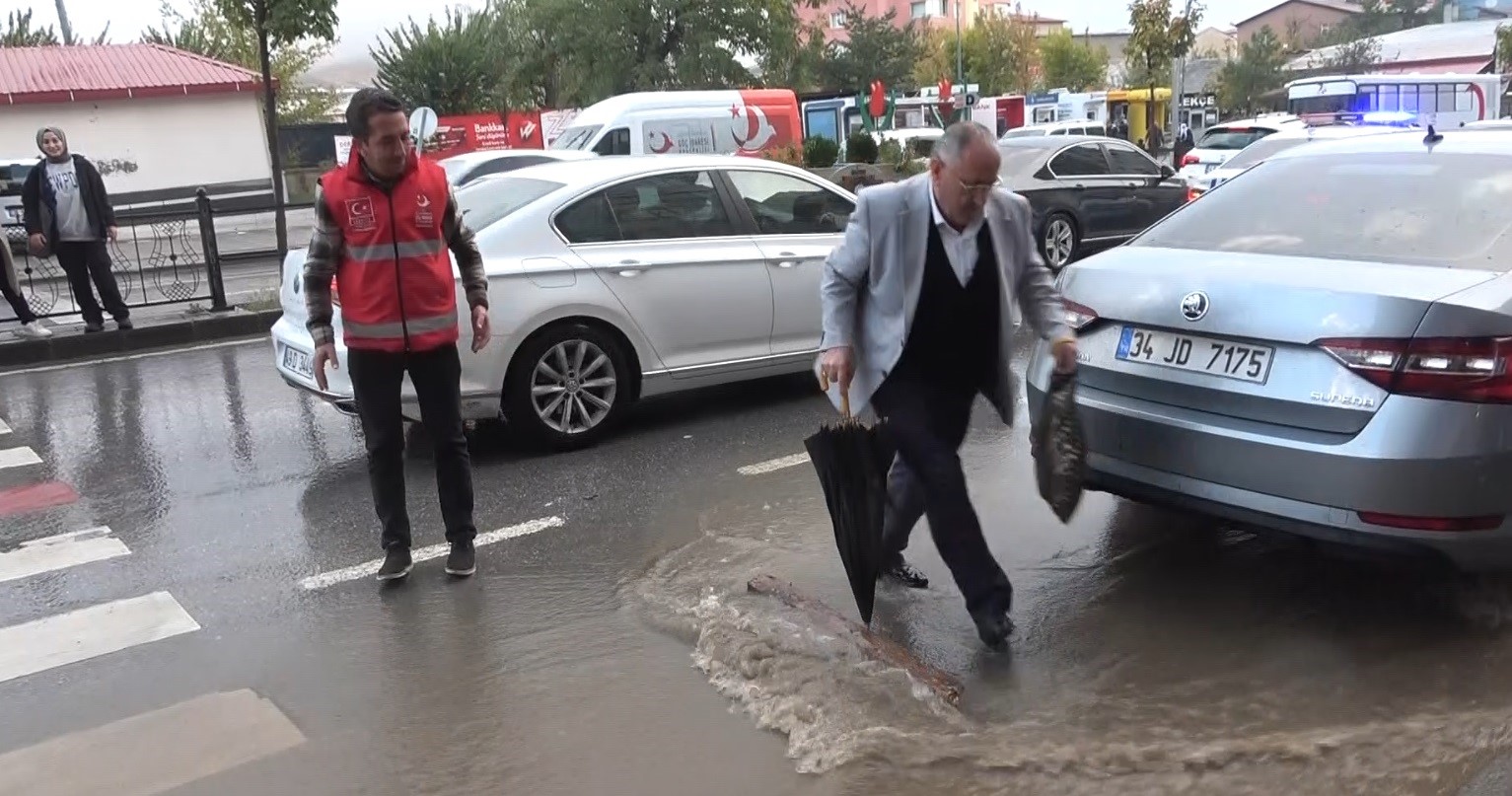 Muş’ta dolu yağışı etkili oldu
