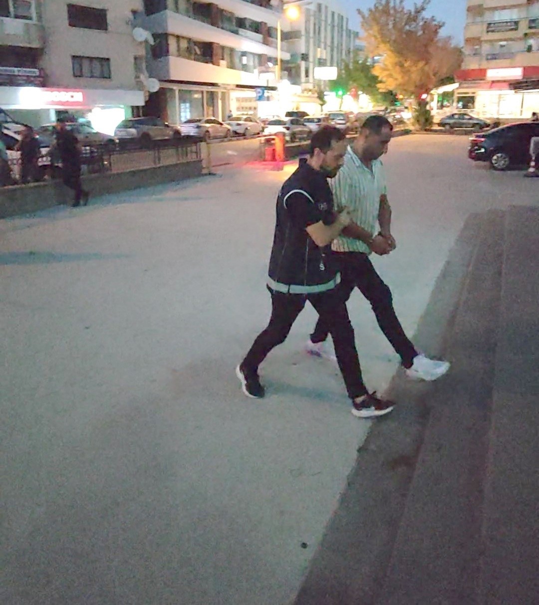 Kuşadası&rsquo;nda 59 ka&ccedil;ak g&ouml;&ccedil;men yakalandı, 2 organizat&ouml;r tutuklandı
