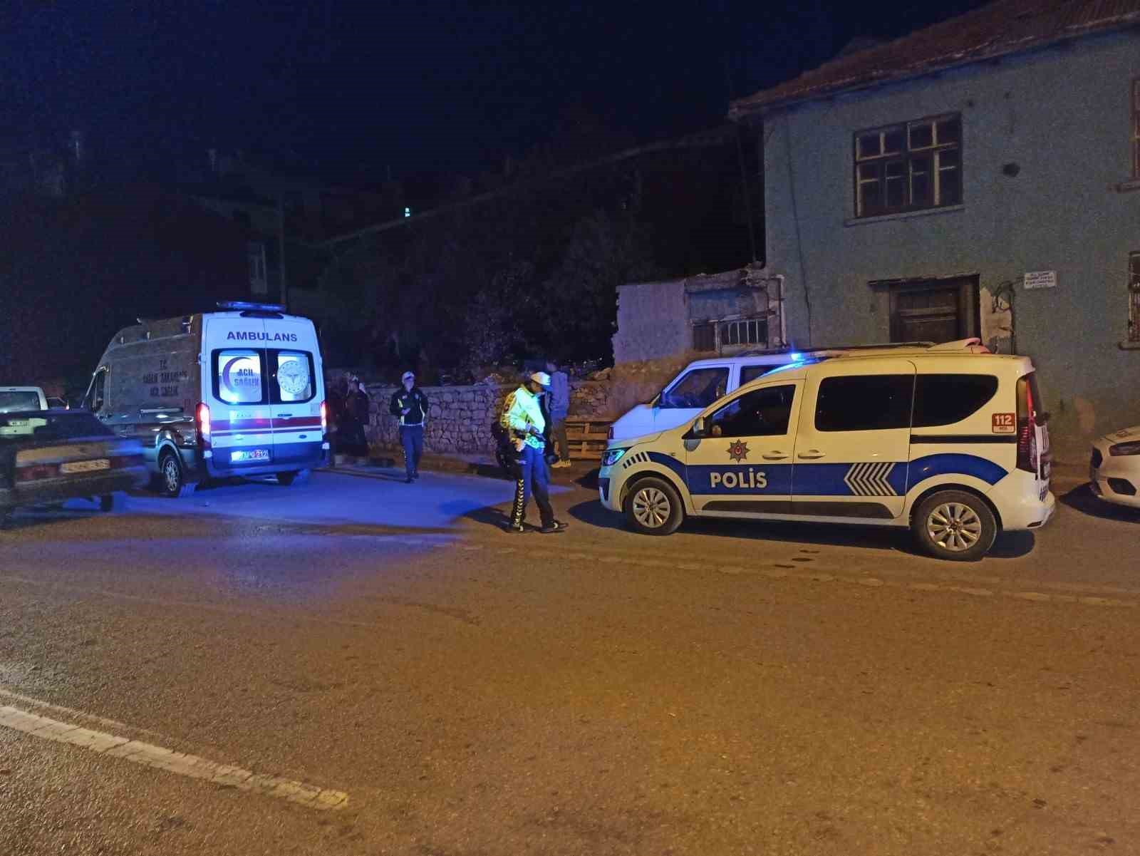 Konya’da motosiklet yayaya çarptı: 2 yaralı
