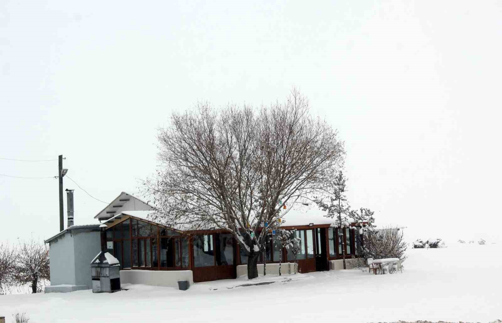 Erzincan’ın yüksek kesimlerinde kar yağışı etkili oldu
